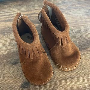 Baby Minnetonka’s!! Great condition! Size 3